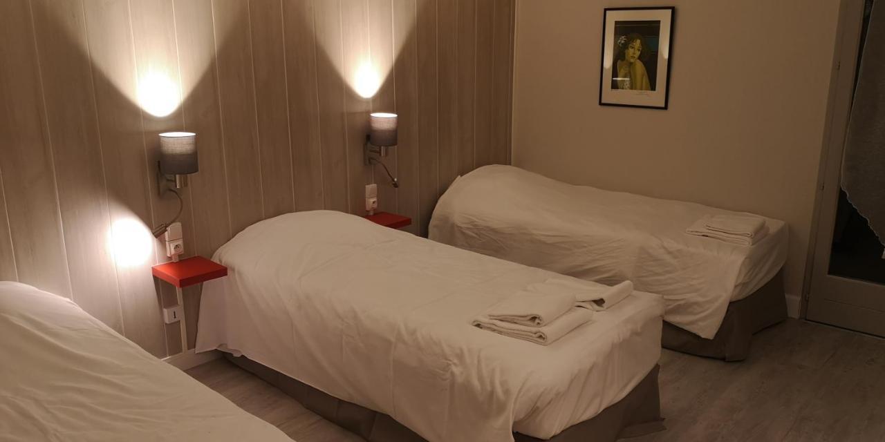 Hotel Du Cheval Blanc Cerizay Habitación foto