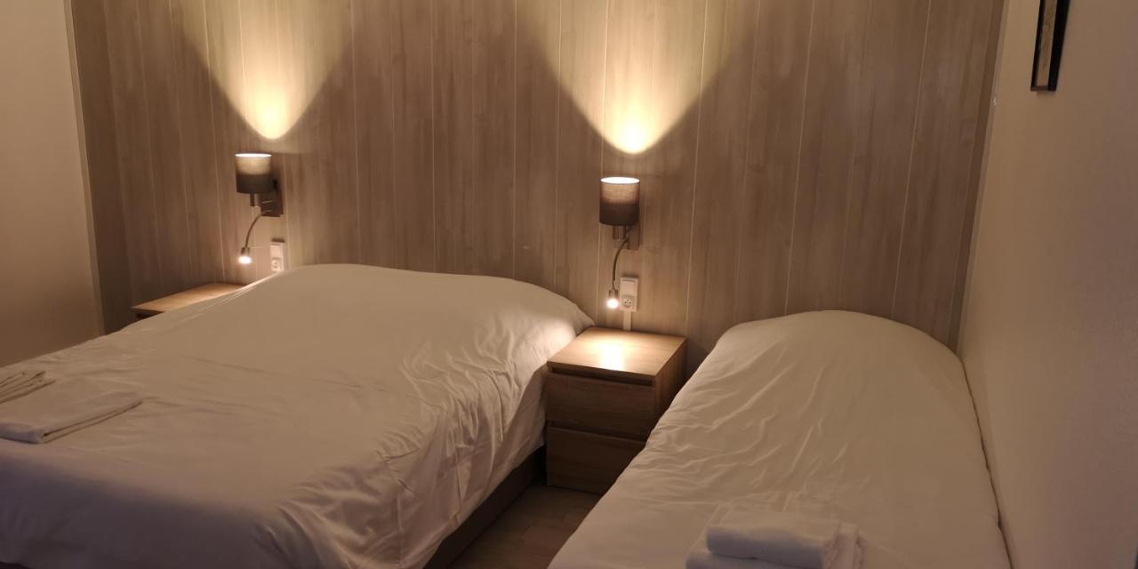Hotel Du Cheval Blanc Cerizay Habitación foto